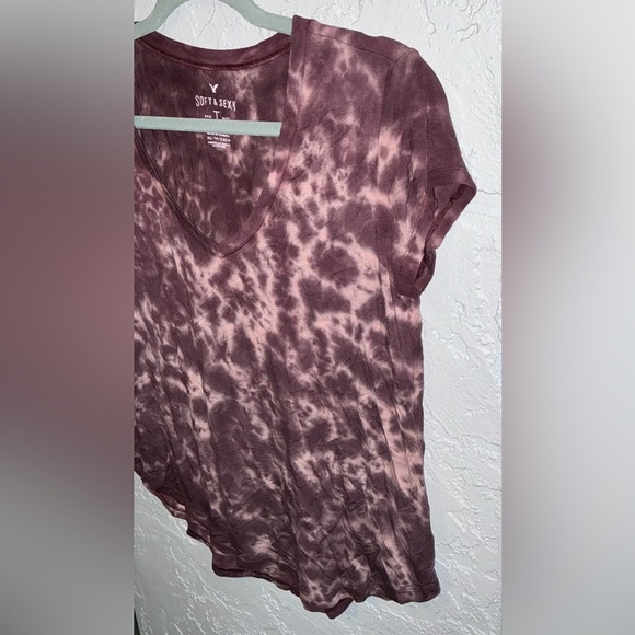 American Eagle Soft & Sexy Woman's Purple Tie Dye V-Neck R-Shirt - Picture 5 of 10